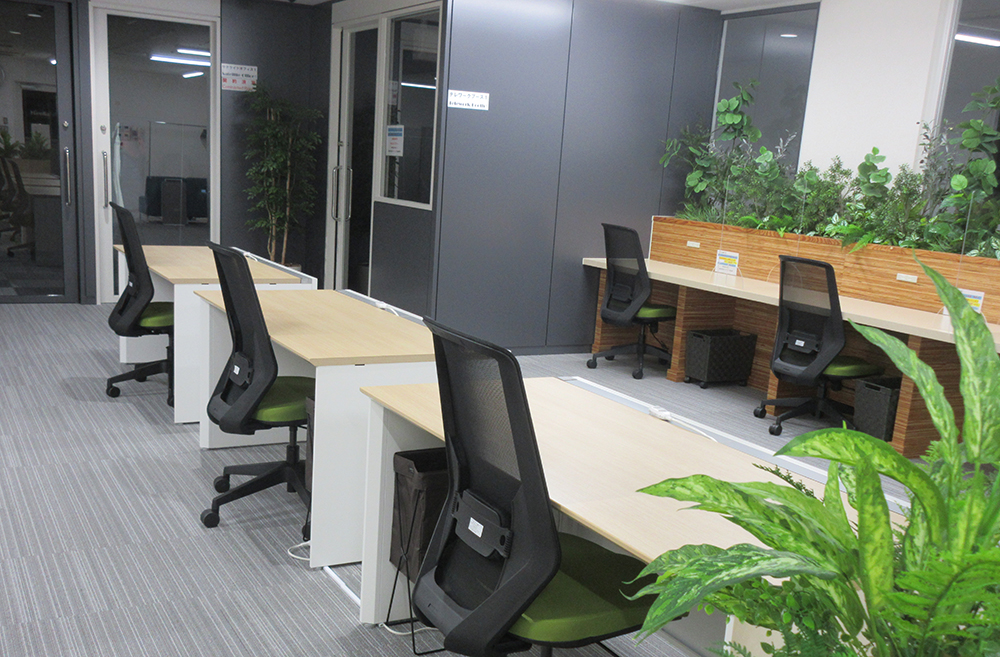 コワーキングスペース フリースペース テーブル席3席